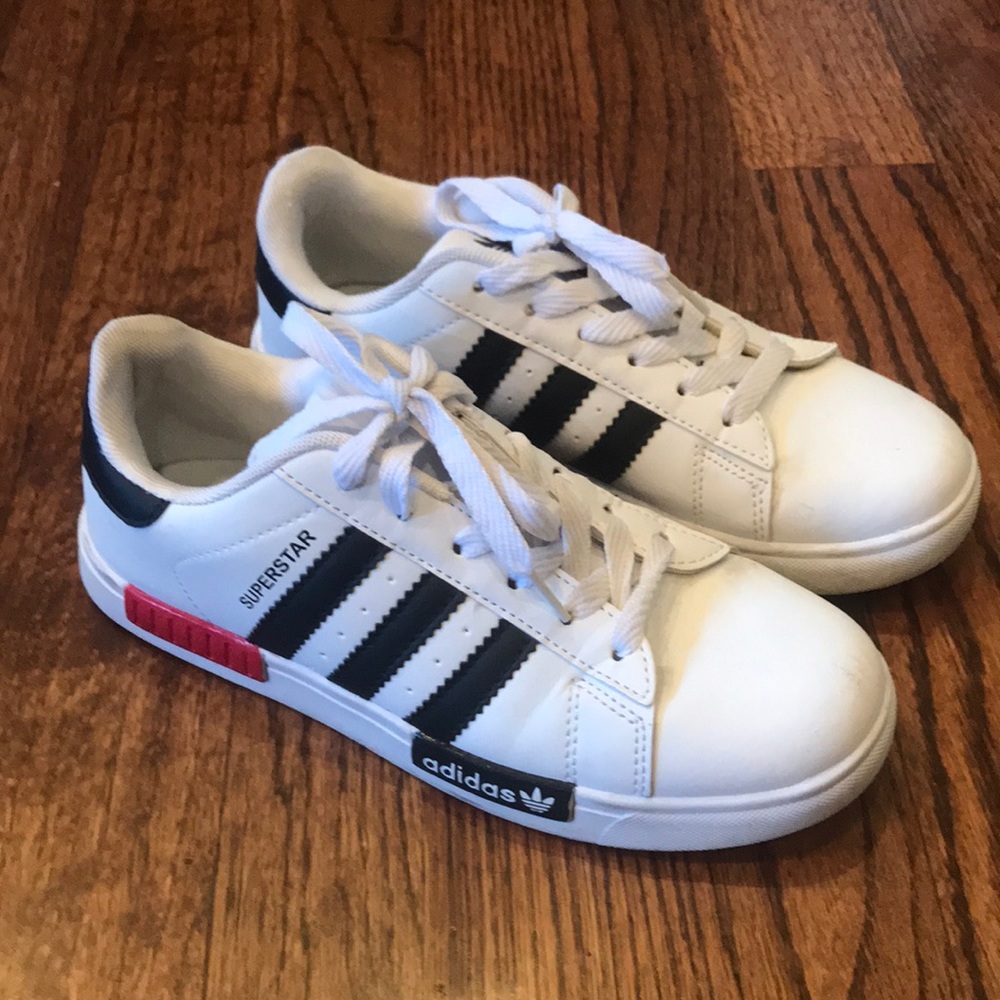 Adidas Tennis does 6.5